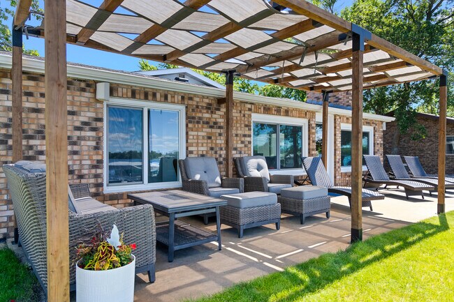 Patio - 27166 Little Floyd Lake Rd