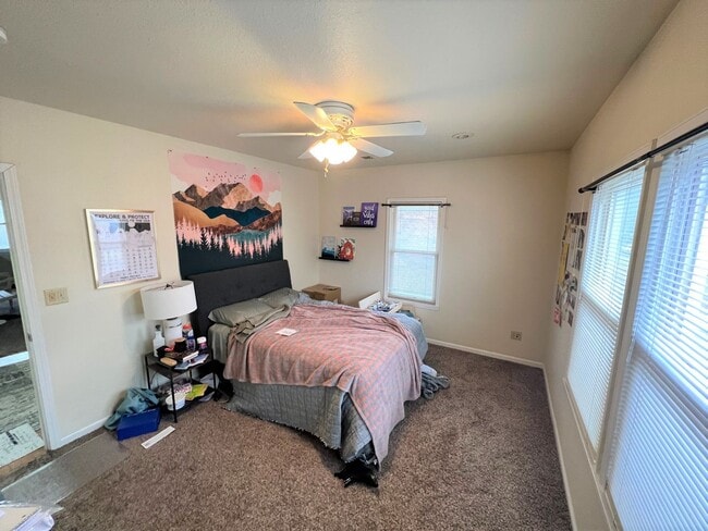 Building Photo - Convenient location, walking distance to KSU Campus! - Pre-Leasing for 26/27 School Year!