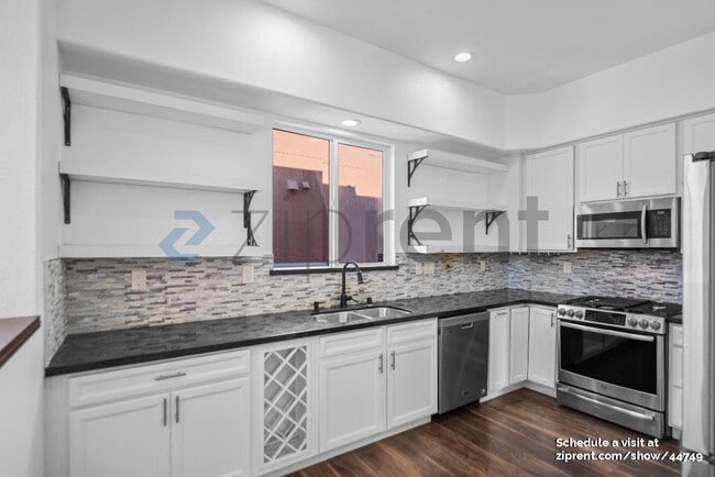 Building Photo - 882 Inspiration Pl