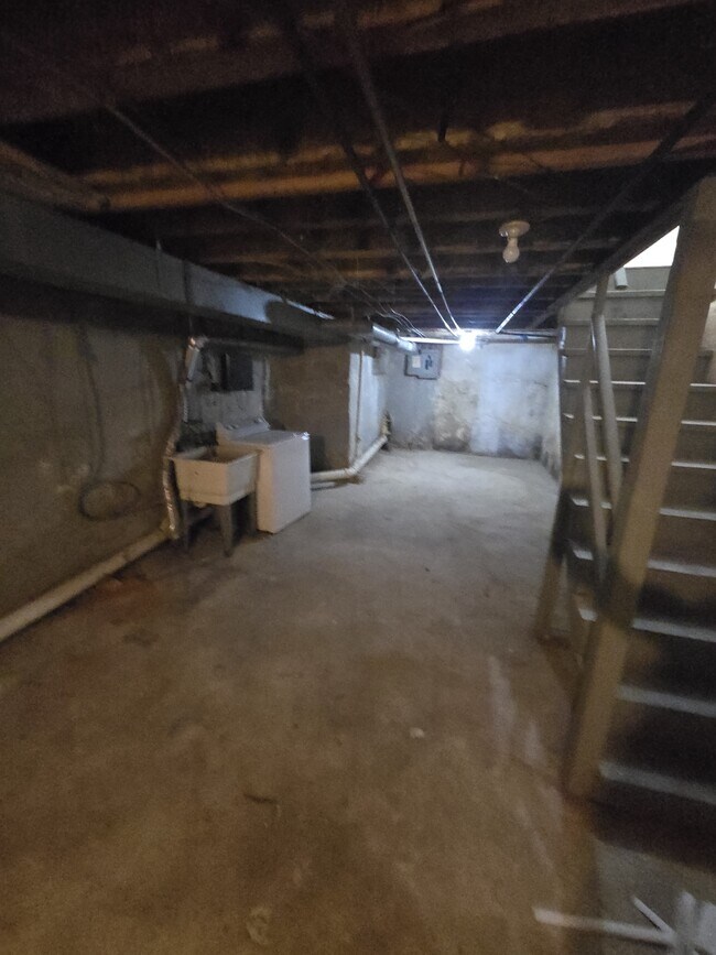Building Photo - 420 N Wilton St