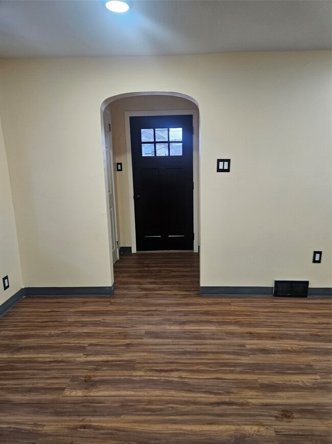 Building Photo - 106 Hayes Ave