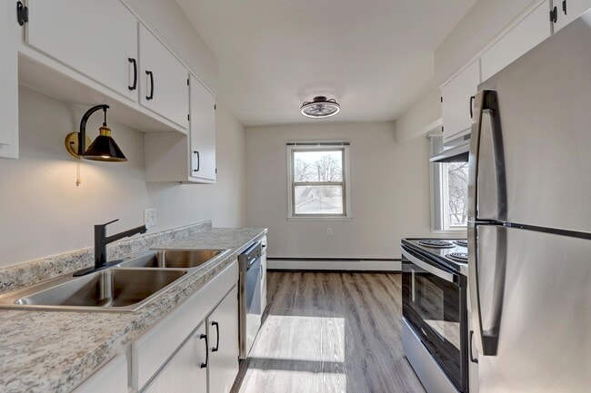 Building Photo - Central Village