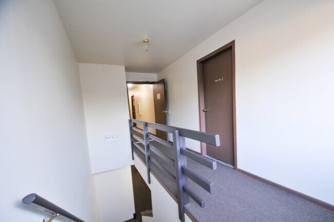 Building Photo - 254 George St