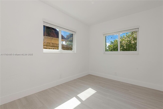 Building Photo - 1511 NW 8th Ave