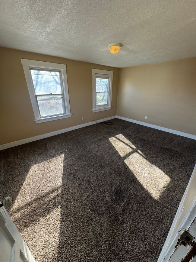 Building Photo - 601 Farnsworth Ave