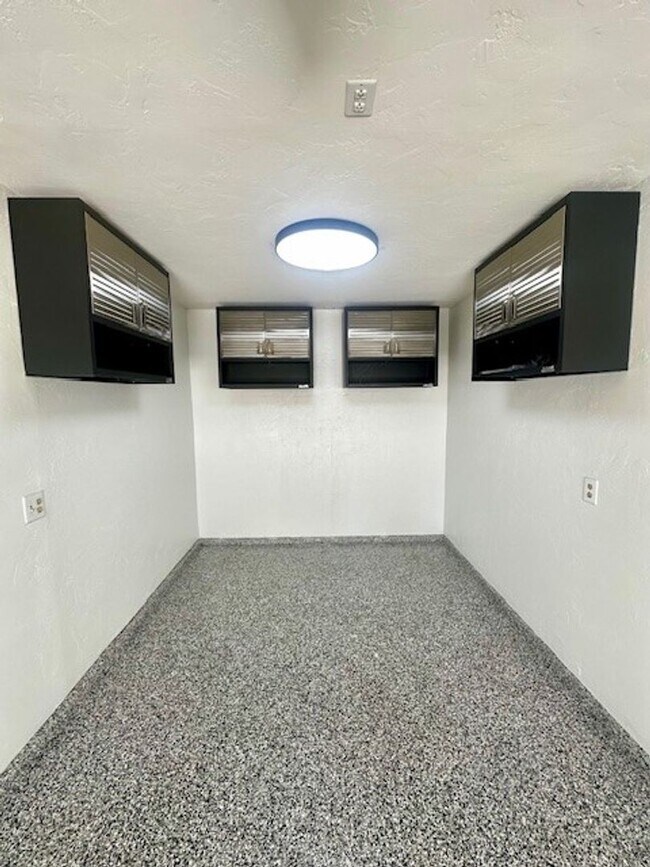Building Photo - 2 Bedroom, 2 Bathroom Condo for Rent – Che...