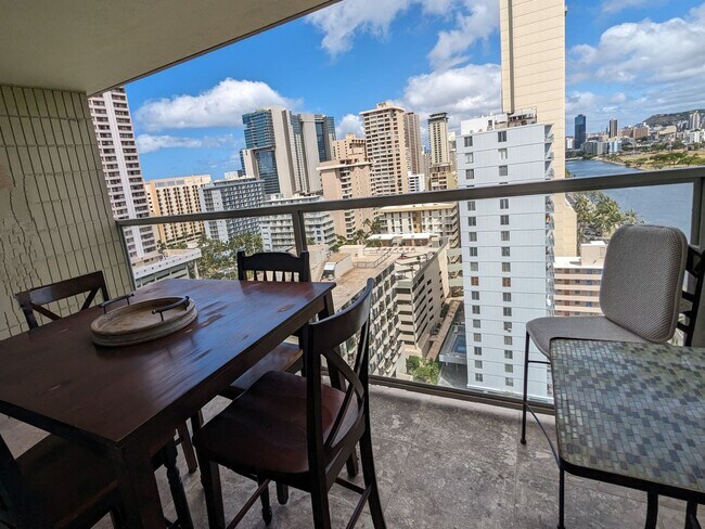 Building Photo - Island Colony 1-Bed 1-Bath, Sweeping Mount...