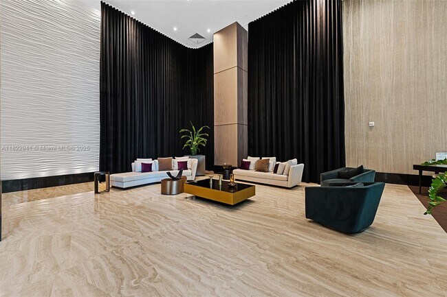 Building Photo - 950 Brickell Bay Dr