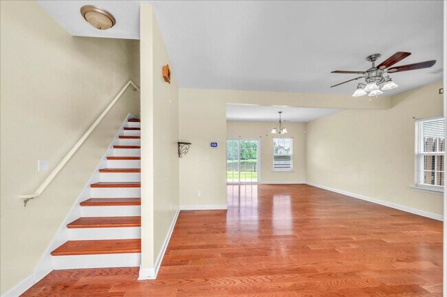 Building Photo - Spacious 4 Bed, 2.5 Bath in White Oak