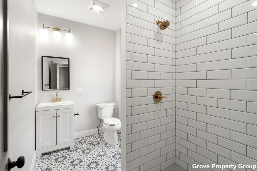 Building Photo - 531 E 5th St