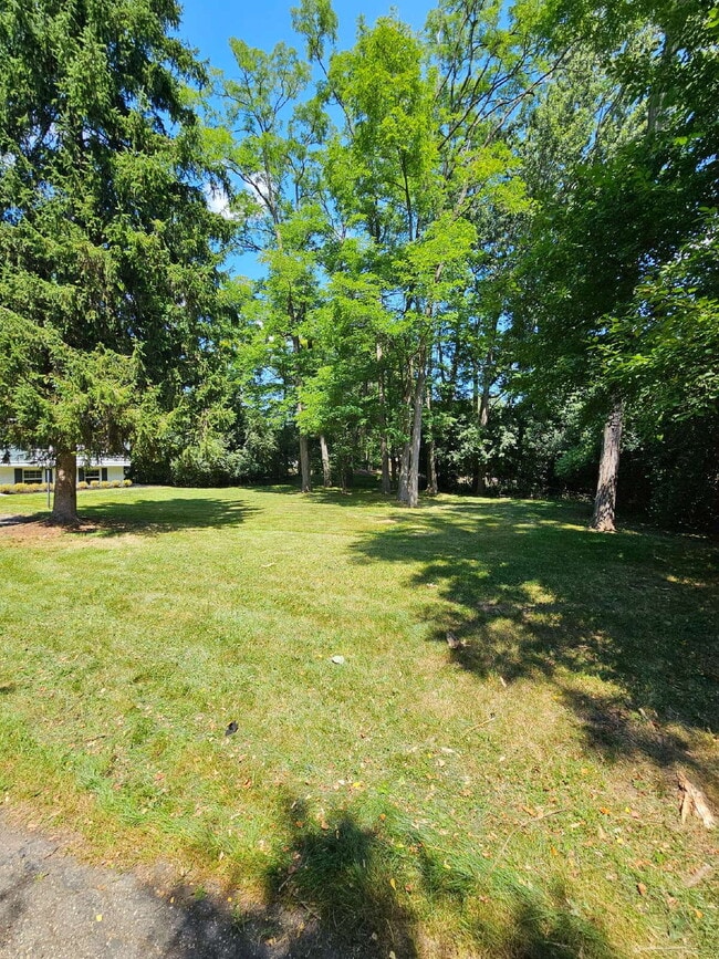 Building Photo - Private 4 Bedroom Home on 0.75 Acres with Great Room Fireplace, Wet Bar & 3-Season Room, 2 Car At...