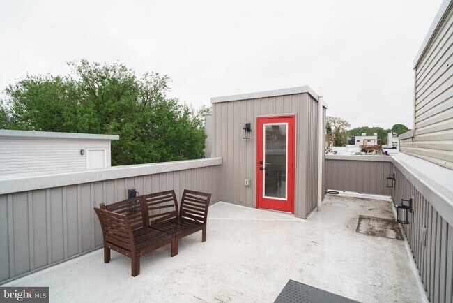 Building Photo - 1449 N Myrtlewood St