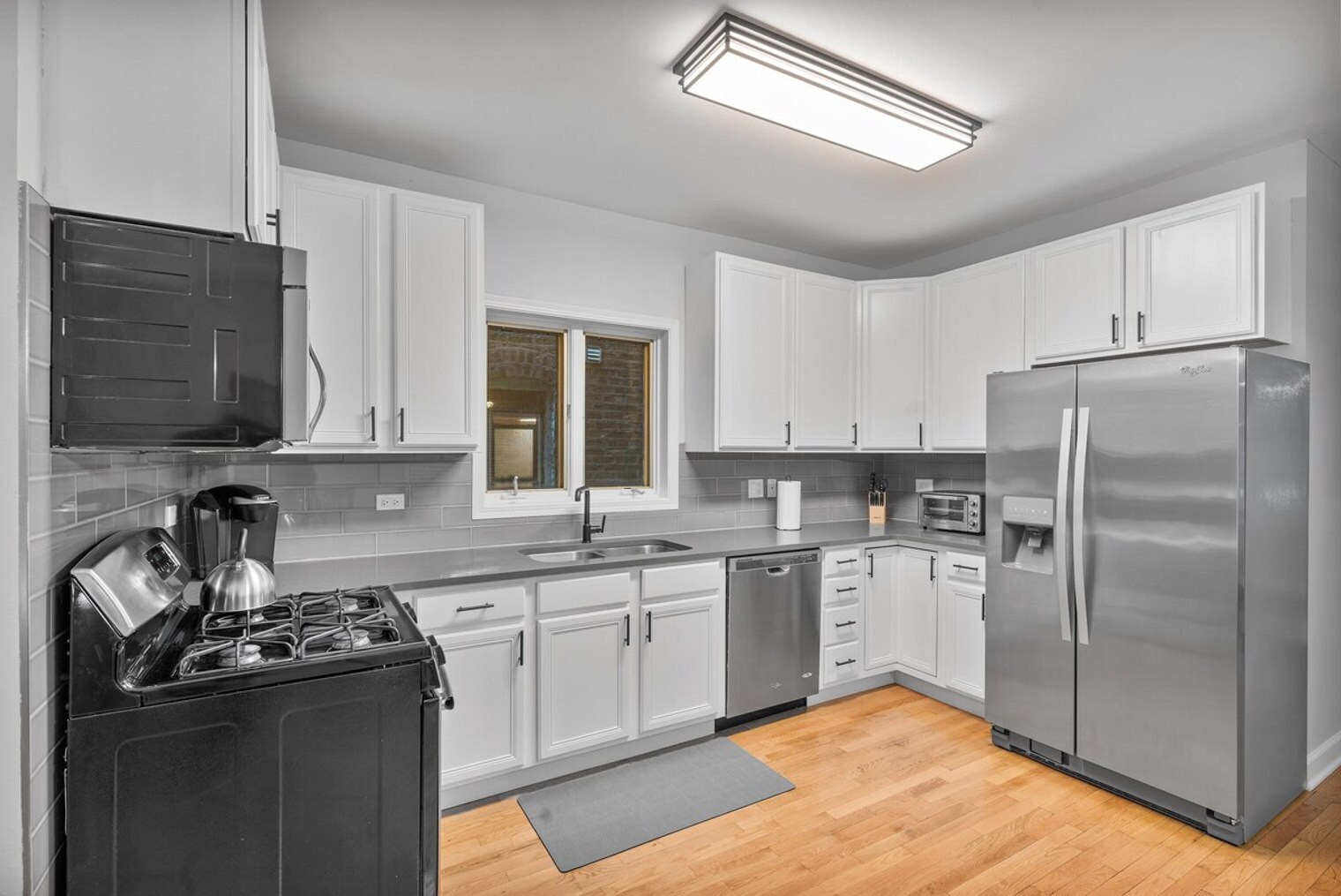 Building Photo - 1044 N California Ave