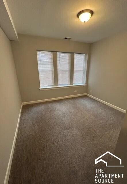 Building Photo - 2340 W Granville Ave