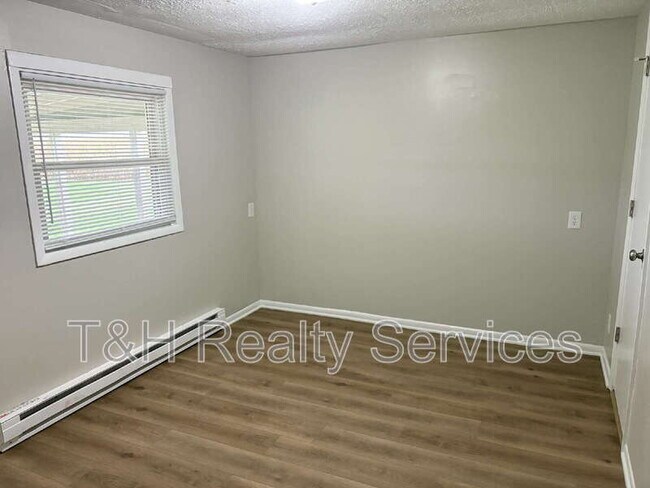 Building Photo - 3180 Blue Bluff Rd
