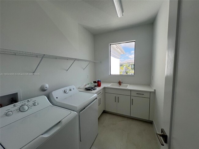 Building Photo - 9172 Silver Marsh Ln