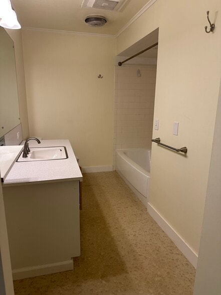 Building Photo - 1205 E 29th Pl