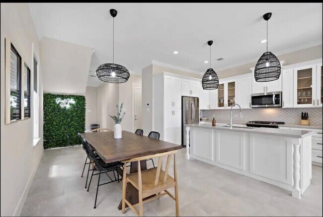 Building Photo - 3703b Bolin Rd