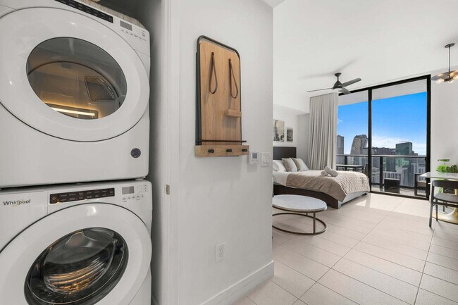 Building Photo - 159 NE 6th St