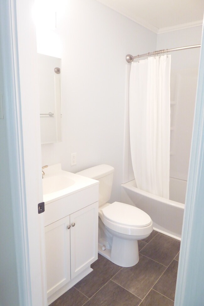 Building Photo - 211 N Bigby Dr