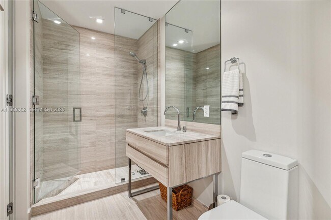 Building Photo - 18975 Collins Ave