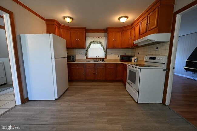 Building Photo - 1 Pinetree Ln