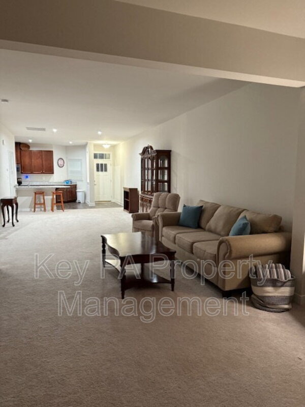 Building Photo - 659 Thomas Penn Dr