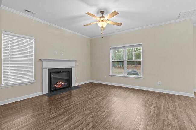 Building Photo - 405 Crestmont Ct