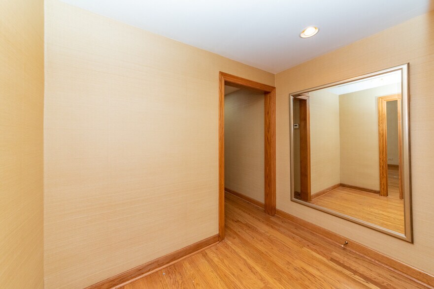Building Photo - 3415 N Elaine Pl