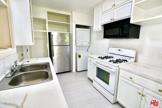 Building Photo - 4336 Laurel Canyon Blvd