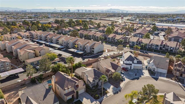 Building Photo - 2208 Ladue Dr