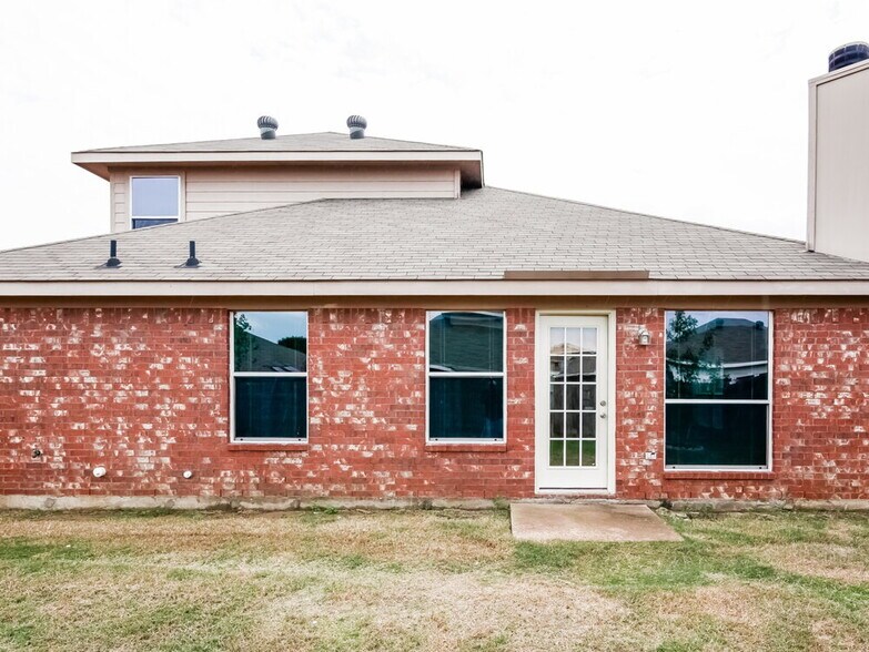 Building Photo - 3416 St Vincent Rd