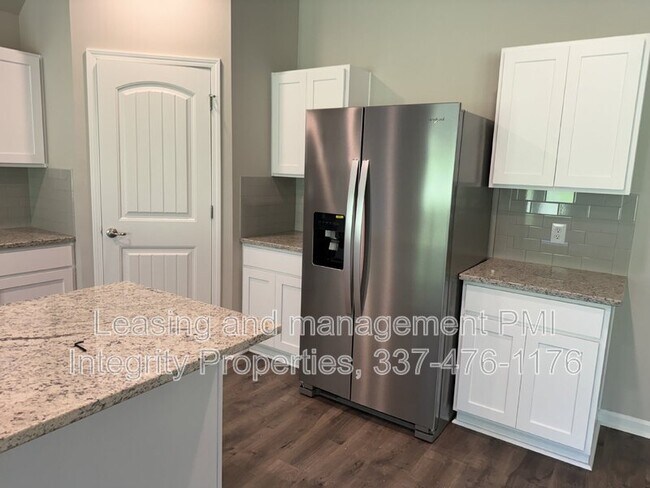 Building Photo - 231 S Lakepointe Dr