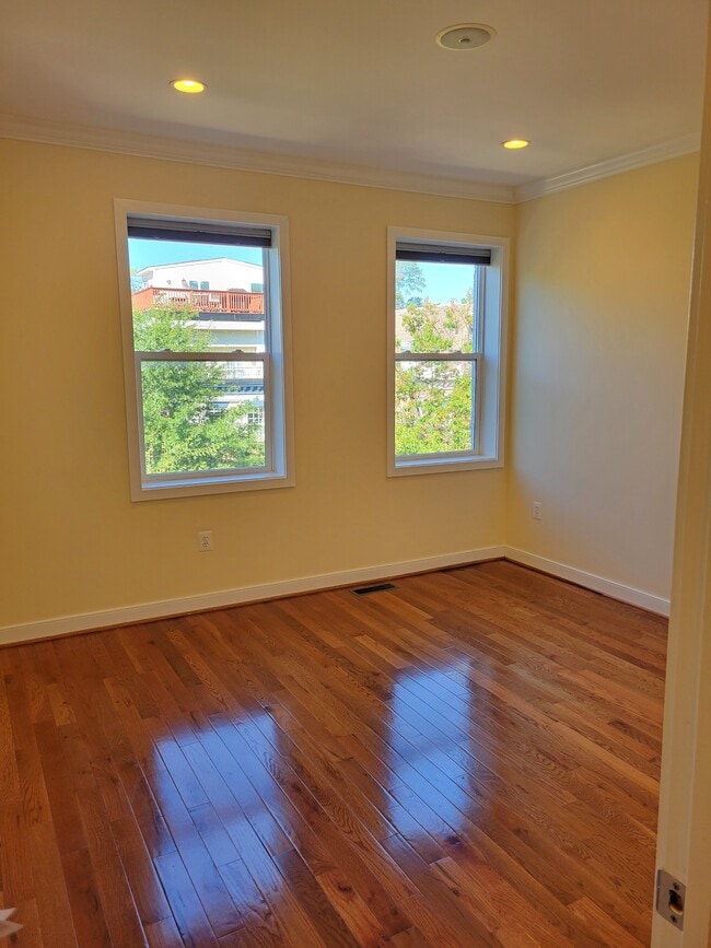 Building Photo - 127 Quincy Pl NE