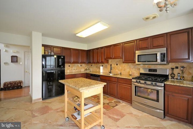 Building Photo - 115 Farrington Ct