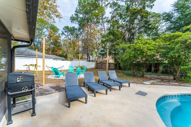 Building Photo - 10383 Chatwood Ct