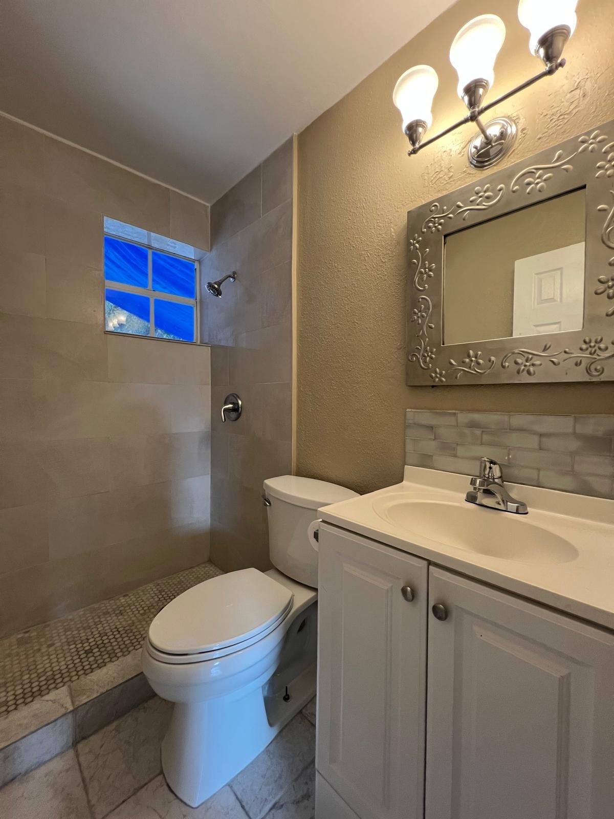 Building Photo - 4643 Myrtle Ln