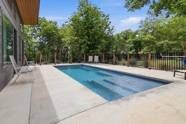 Building Photo - 201 Kahana Ln