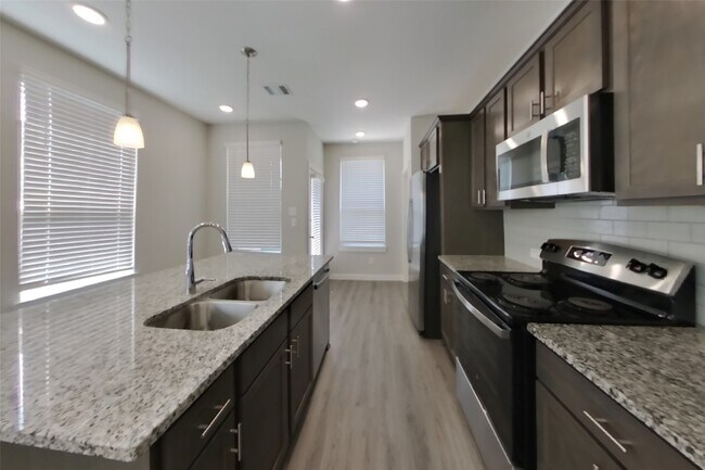 Building Photo - 23631 Gibson Frst Dr