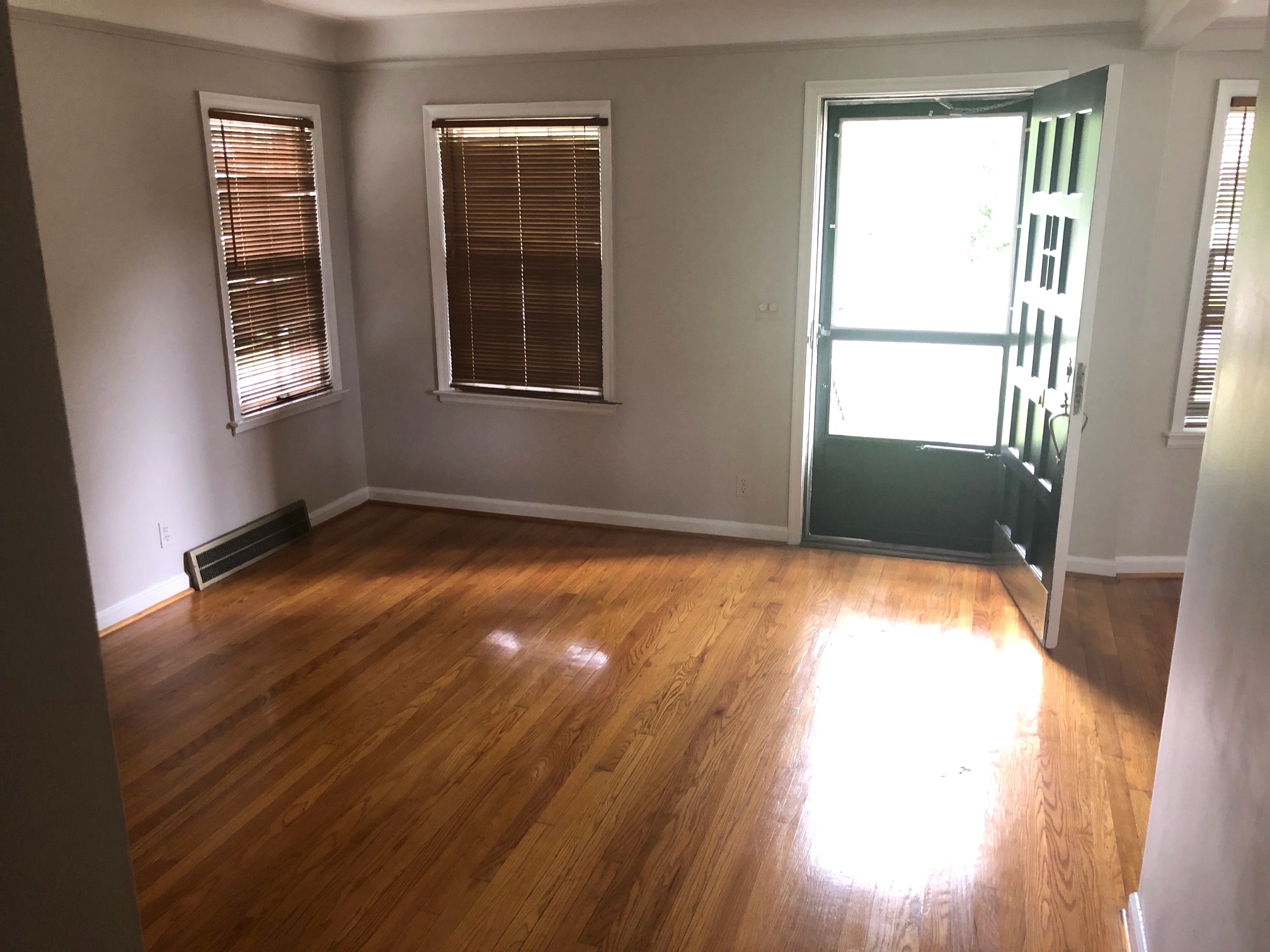 Building Photo - 1625 W Farnum Ave