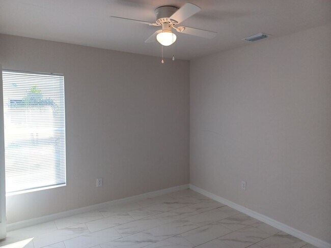Building Photo - BREAND NEW CONSTRUCTION 3 BR / 2 BA WITH S...