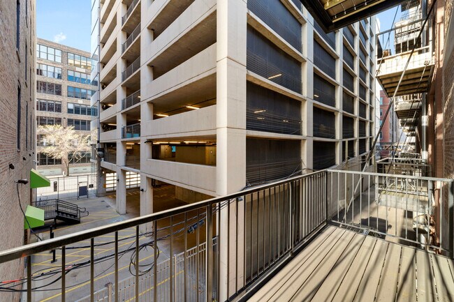 Building Photo - 318 W Grand Ave