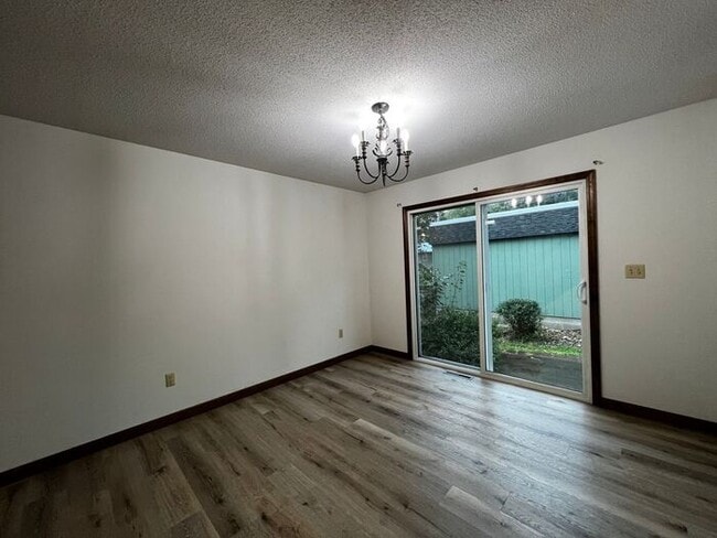 Building Photo - $2,200 | 4 Bedroom, 2.5 Bathroom Multi Flo...