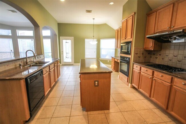 Building Photo - 6006 Briar Hill Ct