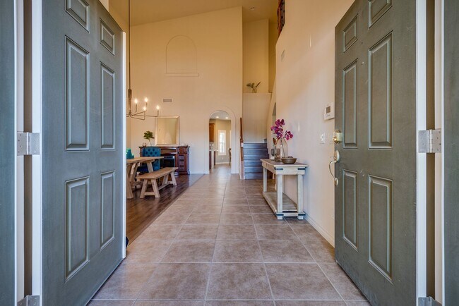 Building Photo - Gated single family home with 4 bed 3 bath...