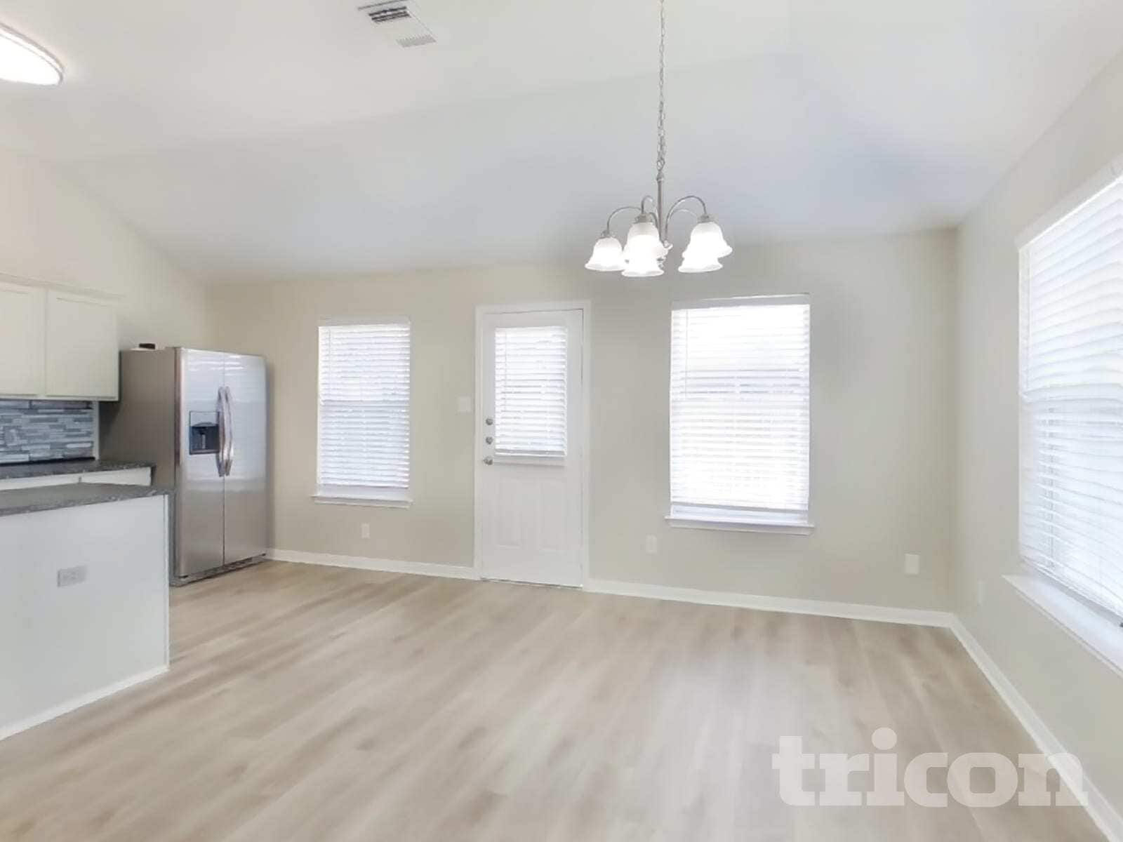 Building Photo - 352 Meadow Park