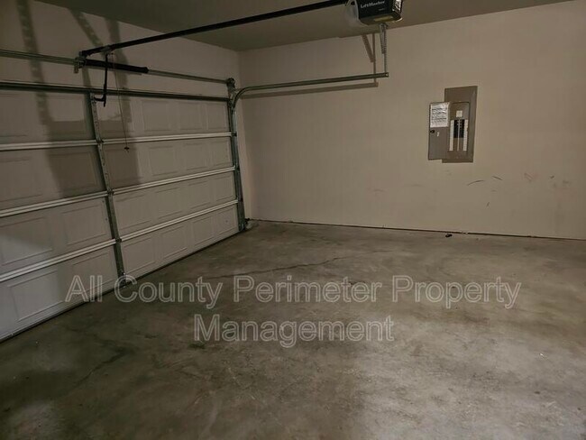 Building Photo - 303 Augusta Woods Dr