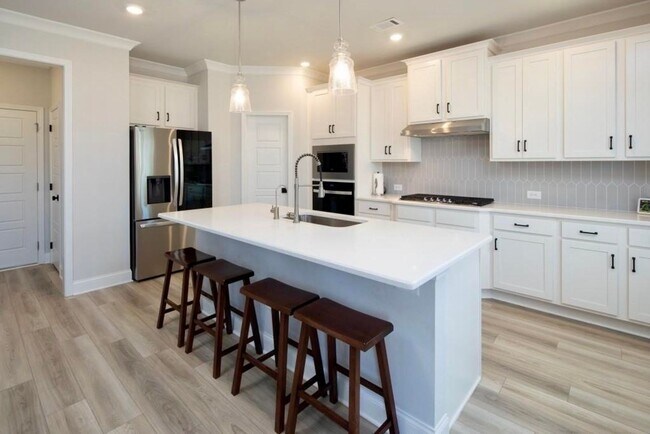 Building Photo - ONE MONTH FREE ON A 14 MONTH LEASE SPECIAL!! TOUR TODAY!