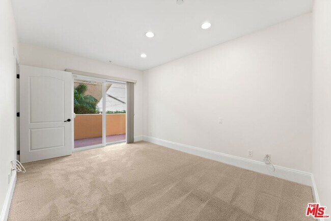 Building Photo - 16123 Sunset Blvd