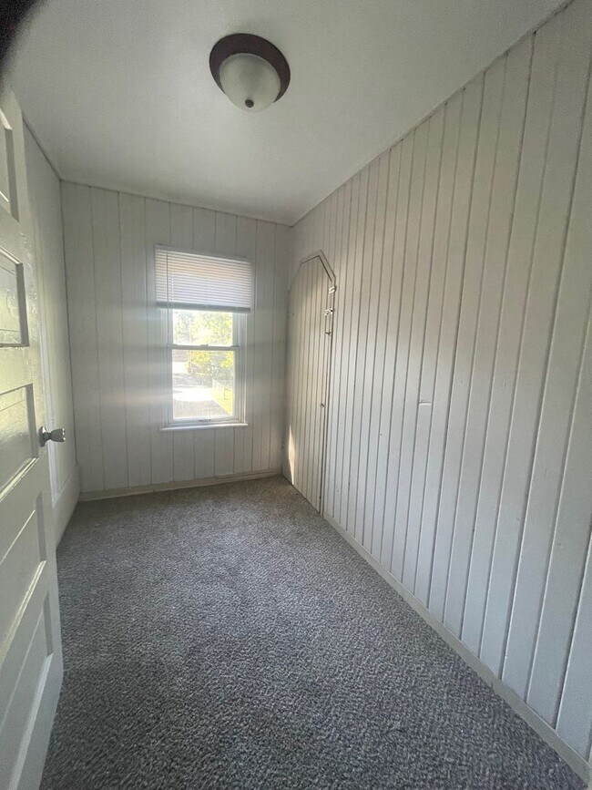 Building Photo - 1413 Carey Ave